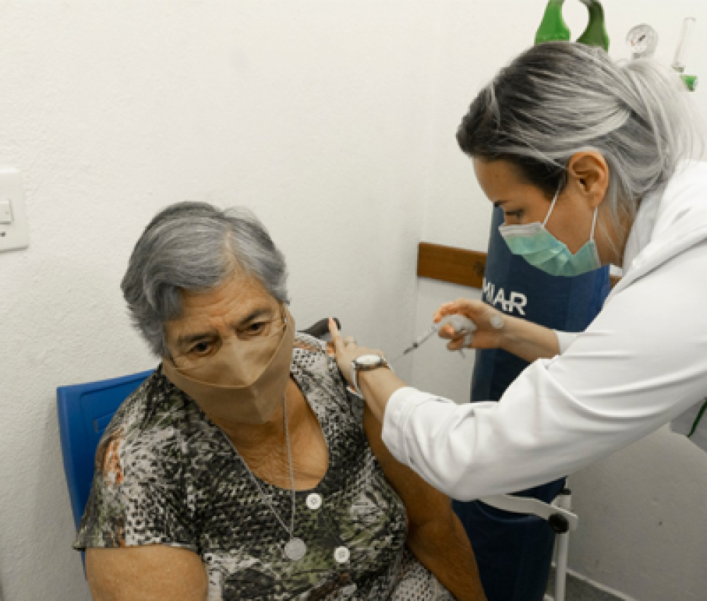 Vacinação em Bertioga para os idosos com 80 à 84 anos