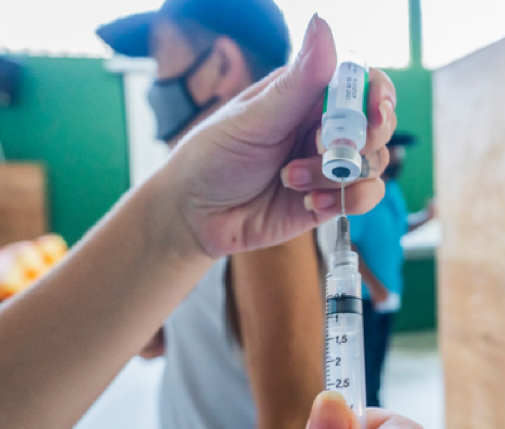 Bertioga vacina 62% a mais de idosos acima de 77 anos